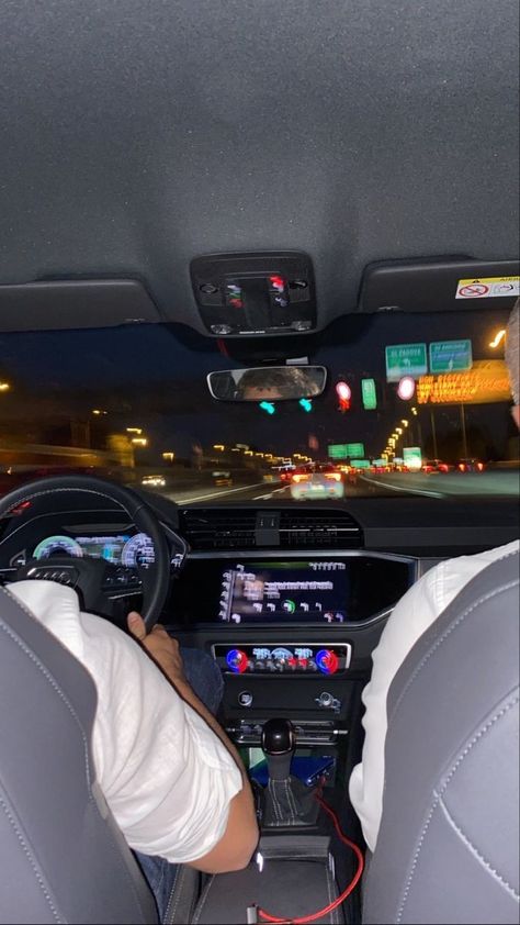 Fake Ig Stories Night, Guy Driving Car Snapchat Night, Audi At Night, Auto Snapchat, Car Night Drive Snapchat, Audi Fake Story, Guy Driving Car, Snap Audi, Audi Snap