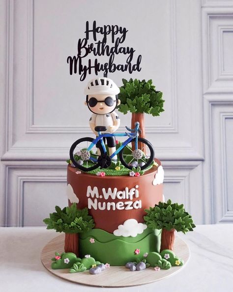 Cyclist Cake Ideas, Cyclist Cake, Bike Birthday Cake, Cake Bike, Album Cake, Cycling Cake, Diego Cake, Games Cake, Bicycle Cake