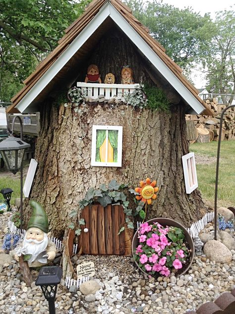 Tree Trunk Ideas Outdoor Fairy Houses, Tree Trunk Fairy Garden, Gnome Stump House Tree Trunks, Carved Tree Stump Fairy House, Fairy Tree Stump House, Fairy Garden Houses Tree Trunks, Knome Villages Tree Stump, Tree Stump Ideas Outdoor Fairy Garden, Knome Houses Tree Stump Diy