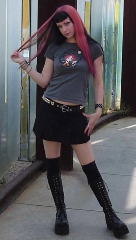 Summer Mall Goth Outfits, Mall Goth Inspo Outfits, Goth Girls In The 90s, Summer Emo Outfits 2000s, Mallgoth Outfits 90s, Mall Goth Summer Outfits, Mopey Goth Fashion, 90s Mall Goth Outfit, 2000s Goth Outfits