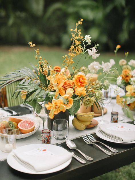 Studio Mondine, Tropical Centerpieces, Tropical Wedding Decor, Destination Beach Wedding, Fruit Wedding, White Fruit, Prom Themes, Orange Wedding Flowers, Citrus Wedding