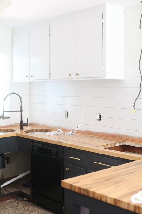 Refinishing Kitchen Cabinets, Black Lower Cabinets, Organize Kitchen, Kitchens Ideas, Old Kitchen Cabinets, Newly Remodeled Kitchens, Refinish Kitchen Cabinets, Refinishing Cabinets, Wood Counter