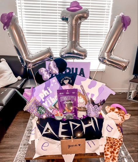 Big Gift Basket Ideas, Big Reveal Ideas Sorority, Initiation Basket Sorority, Sorority Big Little Baskets Ideas, Big Little Reveal Basket, Sorority Basket Ideas, Big Little Basket Theme, Big Lil Baskets, Sorority Gift Baskets