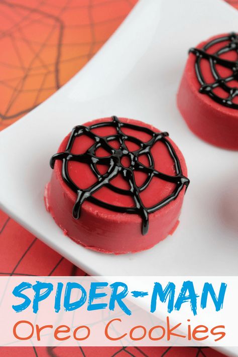 If you're looking for fun Spider-Man food ideas, here's a recipe for amazing Spider-Man Oreo cookies. It's fun for any occasion, whether it's for a superhero party, or for halloween treats. Spider Man Food, Food Cake Ideas, Birthday Party For Men, Spiderman Birthday Party Food, Superhero Treats, Superhero Party Ideas, Disney Universe, Marvel Birthday Party, Marvel Party