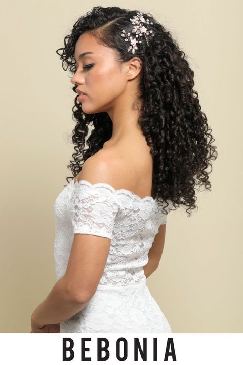 Wedding Hair Mixed Women, Quinceanera Hairstyles For Natural Curly Hair, Curly Hair Bridal Hairstyles With Veil, 3b Wedding Hairstyles, Wedding Curly Hairstyles Natural Curls, Curly Hair Hairstyles For Wedding, Wedding Hair For Curly Hair, Wedding Hairstyles For Curly Hair Natural, Bridesmaid Hairstyles Curly Hair