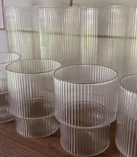 Vasos Aesthetic, Ribbed Glassware, Water Bar, Cocktail Juice, Cute Furniture, Apartment Aesthetic, Rental Decorating, Glass Cups, Dream Apartment