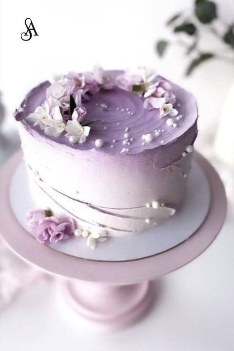 Purple Floral Cake, Lavender Cakes, Floral Cake Ideas, Floral Cake Birthday, Wedding Cakes Lilac, Cake Decorations Ideas, Lavender Wedding Cake, Purple Cakes Birthday, Tiered Cakes Birthday