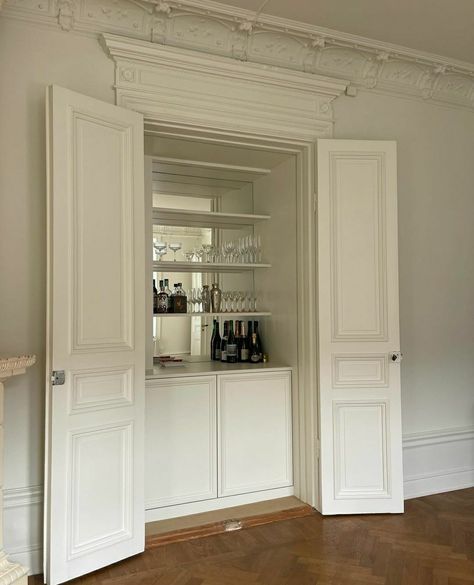 London Apartment Interior, Wine Station, Minimalist Apartment Style, House Vibes, Parisian Apartment, Stuck In My Head, Minimalist Interior Design, French Country House, House Room