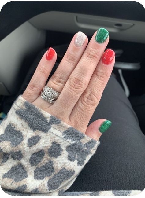 Christmas Nails Multi Color, Christmas Dip Nail Ideas Short, Christmas Powder Dipped Nails, Christmas Dipped Nails, Christmas Nail Dip Designs, Christmas Nail Colors Dip, Short Dip Powder Nails Winter, Gel Dip Nails, Christmas Nail Dip