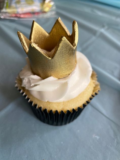 Birthday Cake Boy, Golden Birthday Cakes, Crown Cupcakes, Cake Boy, Boys First Birthday Party Ideas, Prince Birthday, Princess Cupcakes, Golden Birthday, Notorious Big