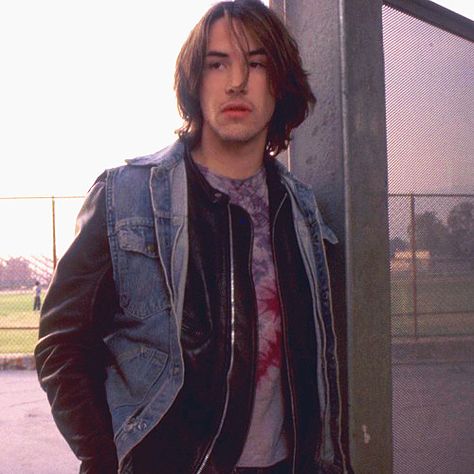 Keanu Reeves from River's Edge Keanu Reeves Long Hair, Dudes With Long Hair, Keanu Reeves Young, Rivers Edge, My Own Private Idaho, Keanu Charles Reeves, Tv Characters, Keanu Reeves, Favorite Celebrities