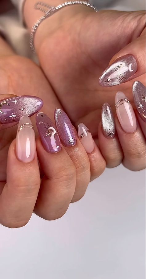 Nail Art Elegant Classy Beautiful, Lilac Nail Art, Yule Nails, Mum Nails, Lilac Nails Design, Uñas Aesthetic, Kitty Nails, Lilac Nails, Rose Nail Art