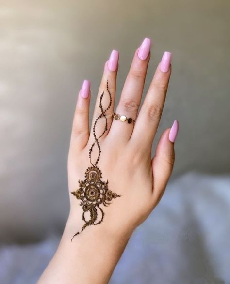 Henna Simpel, Simple Henna Design, Mehndi Ideas, Simple Mehendi Designs, Finger Henna Designs, Henna Tattoo Designs Hand, Finger Henna, Modern Henna Designs, Rose Mehndi Designs