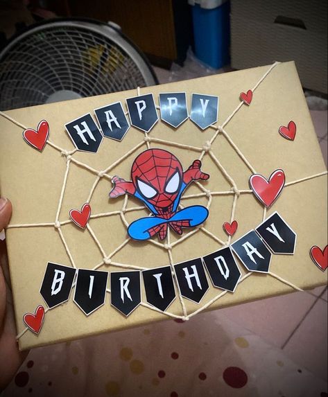 Creative Birthday Gifts For Boyfriend, Spiderman Gifts, Birthday Gifts For Boyfriend Diy, Diy Birthday Gifts For Friends, Creative Birthday Gifts, Bf Gifts, Creative Gifts For Boyfriend, Diy Gifts For Him