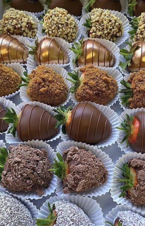 Chocolate Covered Desserts, Strawberry Varieties, Chocolate Dipped Fruit, Chocolate Covered Fruit, Quotes Celebrities, Chocolate Covered Strawberry, Strawberry Topping, Chocolate Dipped Strawberries, Wallpapers Quotes