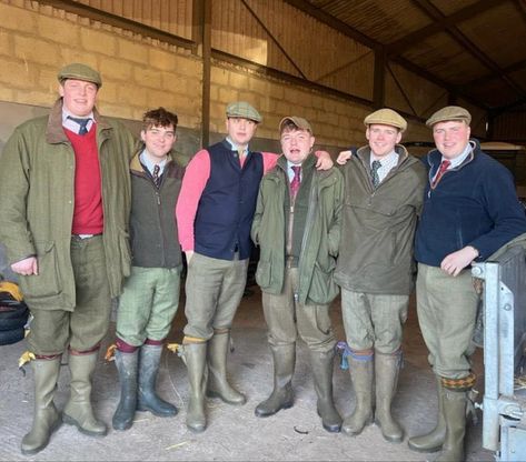 Farmer Man Aesthetic, Farmer Man, Countryside Lifestyle, Country Mens Fashion, Party Outfit Men, Young Farmers, Farm Clothes, Farm Boys, Country Fashion