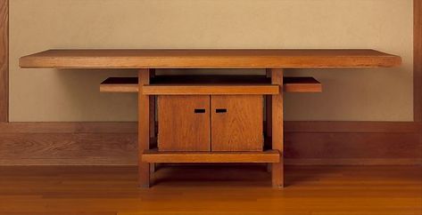 Frank Lloyd Wright | Table | American | The Metropolitan Museum of Art Frank Lloyd Wright Furniture, Frank Lloyd Wright Art, Industrial Apartment Decor, All Wood Furniture, Wood Library, Frank Lloyd Wright Design, Craftsman Furniture, Shelf Furniture, Side Board