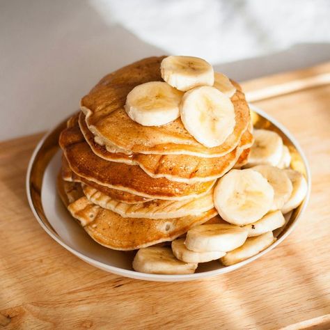 Make Your Own Protein Pancake Mix with This DIY Kodiak Pancake Recipe Kodiak Protein Pancakes, Pancake Banane, Kodiak Pancakes, Protein Pancake Mix, Banana Oat Pancakes, Pancake Recipe Easy, Kodiak Cakes, Oat Pancakes, Diet Desserts