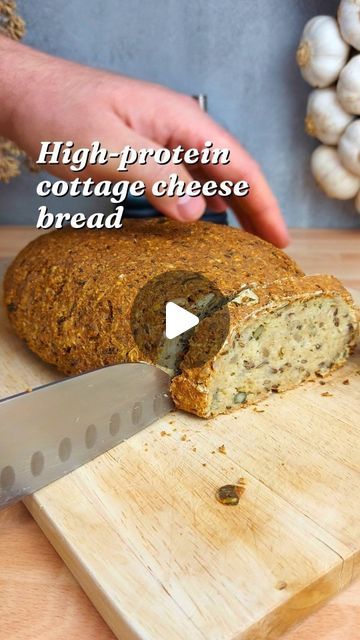 High Protein Cottage Cheese Bread, Cottage Cheese Oatmeal Bread, High Protein Bread Recipe, Cottage Cheese Bread 2 Ingredients, Healthy Bread Recipes Homemade, Cottage Bread Recipe, High Protein Cottage Cheese Recipe, Cottage Cheese Loaf, Bread With Cottage Cheese