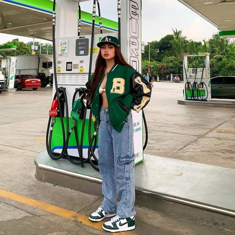 Baseball Jacket Outfit, Dunk Outfit, Dunks Outfit, Looks Pinterest, Jacket Outfit, Causual Outfits, Streetwear Women, Streetwear Outfit, Outfits Casuales