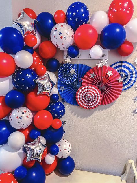 4th of July star spangled balloon garland kit from Posh and Sparkle. Visit us on Etsy! #starsandstripes #July4thballoons #4thofjulydecor #balloongarland #independencedaydecorations #July4thballoongarland #balloonarchdiy #poshandsparkle #balloongarlandkit #4thofjulyparty #july4thpartysupply #redwhiteandblue Balloon Arch Decorations, Military Party, White Table Settings, Custom Confetti, Garland Backdrops, Paper Fan, Round Balloons, 4th Of July Celebration, 4th Of July Decorations