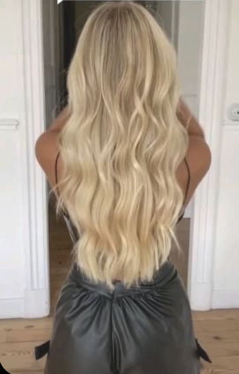 Blonde Hair Inspo Fall, Highlights To The Root, Blonde Hair Inspiration Long, Butter Blonde Hair, Blonde Hair Tips, Cute Blonde Hair, Blonde Hair Goals, Pretty Blonde Hair, Perfect Blonde Hair