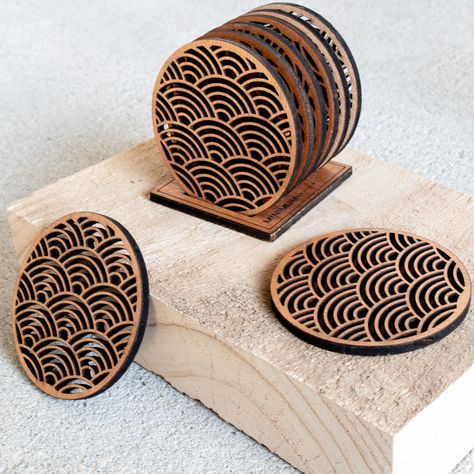 Lasercut Gift, Wood Coasters Diy, Laser Cut Coaster, Cnc Machine Projects, Wood Laser Ideas, Laser Cut Decor, Laser Cut Wood Crafts, Laser Art, Christmas Coasters