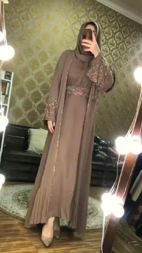 Pin on Idea Pins by you Dubai Abaya Fashion, Abaya Designs Latest, Islamic Fashion Dresses, Modest Evening Dress, Dubai Abaya, Stylish Short Dresses, Mode Abaya, Women Dresses Classy, Fancy Dresses Long