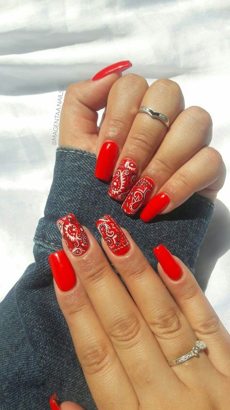 Red Bandana Nails Design, Red Country Nails, Pink Bandana Nails, Bandana Print Nails, Red Bandana Nails, Red Western Nails, Chola Theme Party, Bandana Nail Art, Rodeo Nails