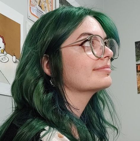 Short Green Hair, Black And Green Hair, Emerald Green Hair, The Best Hair Products, Dark Green Hair, Green Hair Dye, Best Hair Products, Dyed Hair Inspiration, Hair Stylies