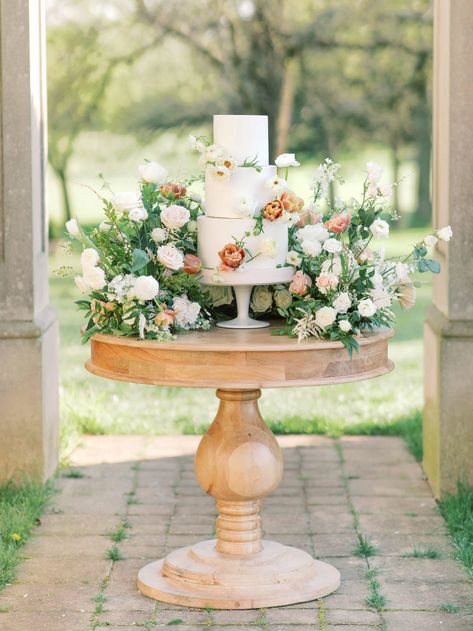 Heavenly Cake, Classic Garden Wedding, Floral Garden Wedding, Wedding Cake Table Decorations, Wedding Cake Display, Wedding Table Linens, Cake Table Decorations, Wedding Cake Table, Garden Wedding Inspiration