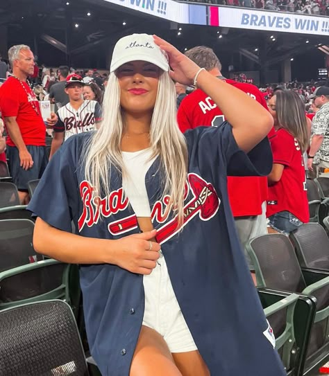 Sports Team Outfits, Twins Game Outfit, Outfit For A Baseball Game, Professional Baseball Game Outfit, Atlanta United Outfit, Reds Game Outfit, Atlanta Braves Game Outfit Women, Braves Outfit Women, Braves Baseball Game Outfit Women