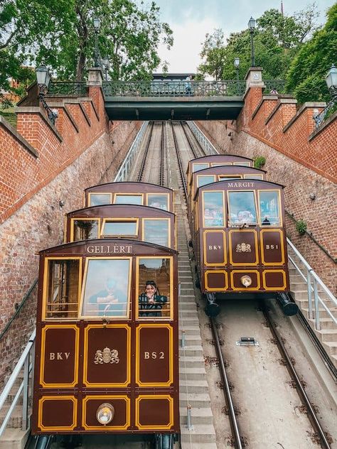 17 Unbelievable Free Things to Do in Budapest Budapest Places To Visit, Things To Do In Budapest Hungary, Budapest Picture Ideas, Budapest Instagram Spots, Budapest Photo Ideas, Budapest Hungary Aesthetic, Budapest Baths, Budapest Fashion, Budapest Vacation