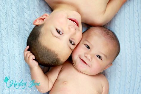 Brothers ❤️ Hayley June Photography, brothers, siblings, baby photography, Calgary baby photographer, big brother, baby brother, sibling pictures, sibling poses, Calgary Baby photography, 4 month old, baby boy, boys, baby mini session, mini session ideas #photography4montholdbaby Brother Photoshoot, Photography Brothers, Brother Poses, Brothers Pictures, Baby Pictures Poses, Brother Pictures, 6 Month Baby Picture Ideas, June Photography, Brothers Photography