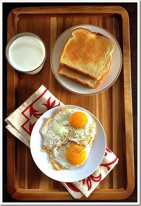 Half fried eggs - This lovely breakfast comes together in about 5 minutes and is a perfect way to start your day. #eggs #eggrecipes How To Freeze Eggs, Eggs In Air Fryer, Freeze Eggs, Egg And Potato, Egg Bakes, Healthy Breakfast Menu, White Recipes, Egg White Recipes, Breakfast Pictures