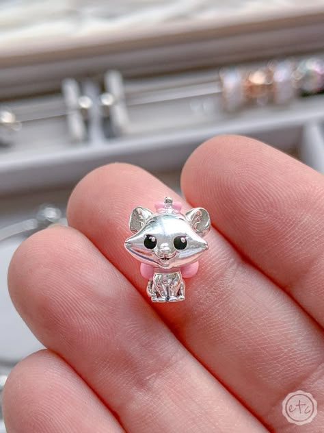 Disney Charms Pandora, Aesthetic Pandora Charms, Pulsera Pandora Charms Ideas, Cute Pandora Charms, Pandora Charms Aesthetic, Charms Pandora Disney, Pandora Disney Bracelet, Disney Pandora Charms, Pandora Disney Charms