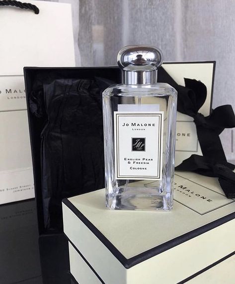 Joe Malone Aesthetic, Jo Malone English Pear And Freesia, Jo Malone Perfume Aesthetic, Jo Malone Perfume English Pear, Joe Malone English Pear, Joe Malone Perfume, Perfume Wardrobe, Joe Malone, English Pear And Freesia