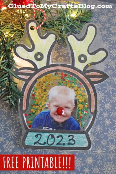 Kid Ornaments With Pictures, Preschool Picture Ornament Craft, Class Party Ornament Craft, Christmas Picture Crafts For Kids, Christmas Ornaments For Kindergarten, Kindergarten Christmas Ornaments Diy, Christmas Ornaments For Kids To Make At School, Christmas Craft Keepsake Kids, Snow Globe Preschool Craft