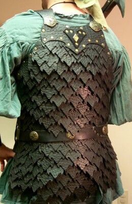 Leather Helmet Medieval, Leaf Armor, Dragon Armour, Armor Belt, Armor Inspiration, Ranger Armor, Scale Armor, Leather Armour, Costume Armour