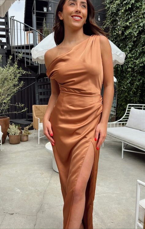 Jodie Dress ~ Moss Green Luxe Satin – Show Me Your Mumu Tan Bridesmaids, Dainty Heels, Copper Bridesmaid Dresses, Tan Bridesmaid Dresses, Metallic Bridesmaid Dresses, Garden Wedding Dress Guest, Maternity Dress Wedding Guest, Event Attire, Olive Green Bridesmaid Dresses