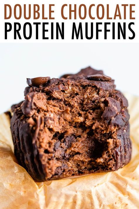 These chocolate protein muffins are fudgy and oh so delicious. There's no added sugar (sweetened only with bananas) and each muffin has 13 grams of protein! #proteinmuffins #flourlessmuffins #chocolateproteinpowder #naturallysweetened #eatingbirdfood Devotion Recipes, Chocolate Protein Muffins, Protein Powder Pancakes, Eating Bird Food, Breakfast Inspiration, Protein Baking, Vegan Snack, Vegan Brunch, Protein Muffins