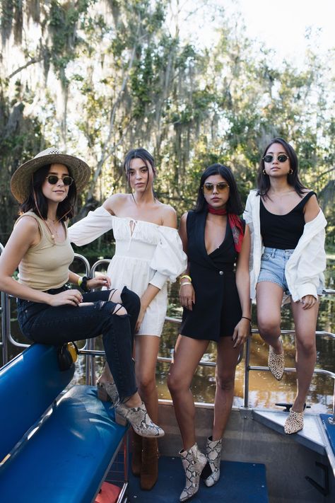 Fashion bloggers wearing Dolce Vita in New Orleans on a Swamp Tour Swamp Tour Outfit, Jazzfest New Orleans Outfits, New Orleans Aesthetic Outfit, Influencer Trip, New Orleans Swamp Tour, New Orleans Outfit, Tours In New Orleans, Weekend In New Orleans, Louisiana Fashion