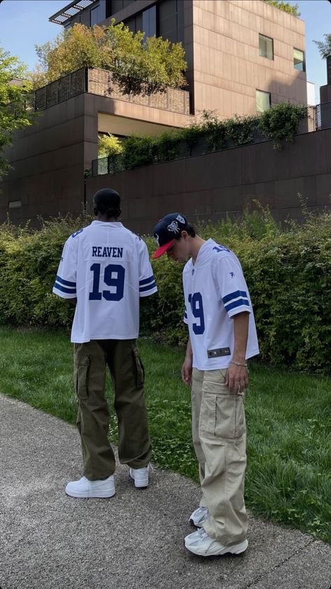 Nfl Football Jersey Outfit Mens, Nfl Outfits Men, Nfl Jersey Outfit Men, Nfl Jersey Outfit Fashion Men, Principal Outfits, Nfl Jersey Outfit, Sports Jersey Outfit, Nfl Fashion, Jersey Streetwear