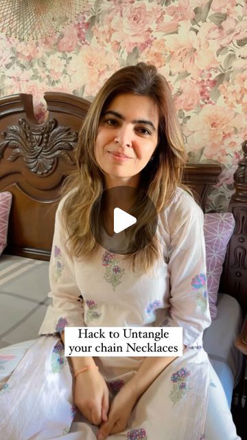 Deepti Kapoor on Instagram: "Hack to Untangle your Necklaces💁‍♀️

So the trick is that when u shake the chain with the safety pin on,,the tangle gets loosened and the chain is all ready to wear again..Thank me later😊😊
.
.
.
#jewelleryhacks #tanglednecklace #necklacelover #everygirlsproblem #womenfashion #fashionhacks #everytuesday #tryiton #easyhacks #jewellerylove" Locket Chain, Tangled Necklace, Thank Me Later, The Chain, Simple Tricks, Safety Pin, Helpful Tips, Tangled, Locket