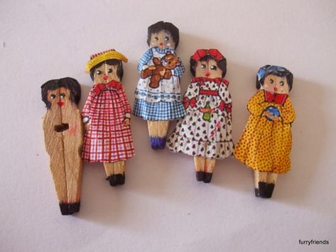 Clothes Pin Ornaments, Clothespin Art, Doll Patterns Free, Homemade Dolls, Yarn Dolls, Worry Dolls, Bendy Doll, Folk Doll, Clothespin Dolls