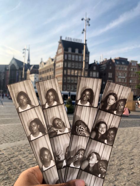 Amsterdam Friends Photo, Emma Chamberlain Amsterdam, Amsterdam Aesthetic Pictures, Amsterdam Ig Pics, Amsterdam With Boyfriend, Photo Ideas Amsterdam, Amsterdam Pics Ideas, Amsterdam Travel Aesthetic, Amsterdam Aesthetic Spring