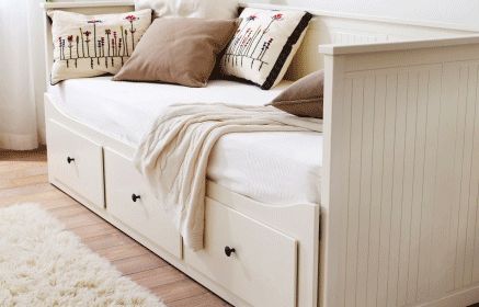 Summerhouse Interiors, Ikea Hemnes Daybed, Hemnes Daybed, Hemnes Day Bed, Ikea Deco, Bed And Storage, Divan Cama, Grey Daybed, White Daybed