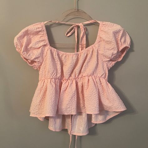 Cute Puff Sleeve Top, Baby Pink Tie, Baby Pink Outfit, Pink Bow Top, Preppy Chic Outfits, Cool Looks, Bow Tie Top, Summer Outfits For Women, Clueless Outfits