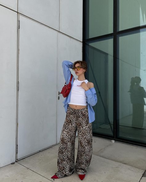 The season of the leopard 🐆 Pants: @bershka Top: @pullandbear Shirt: @pullandbear Ballet flats: @parfois #springlooks #springootd #springfashion #springoutfits #ootd #outfitcheck #outfitideas #outfitideas #style #fashion2024 #pullandbearcommunity #bershkastyle #parfoisandfriends Leopard Pants Outfit Summer, Animal Print Top Outfit, Animal Print Pants Outfit, Print Pants Outfit, Leopard Pants Outfit, Bershka Outfit, Printed Top Outfit, Internship Outfit, Leopard Outfit