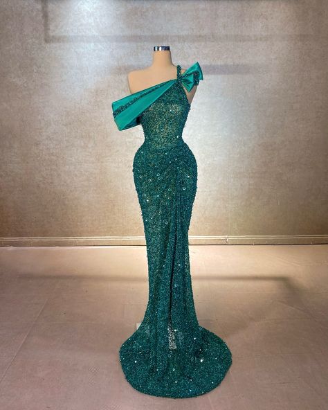 1 or 2 ? Which one is your favorite ? #emeralddress #goddess Goddess Exclusive, Velvet Gowns, Cocktail Dresses For Women, Prom Dresses Mermaid, Off Shoulder Cocktail Dress, Emerald Dresses, Emerald Green Color, Princess Gown, Dresses Mermaid